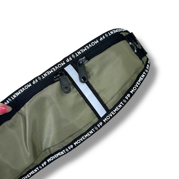 Free People Movement NWT Sage Stone 3 Pocket Adjustable Strap Runner Belt Bag - Picture 5 of 9